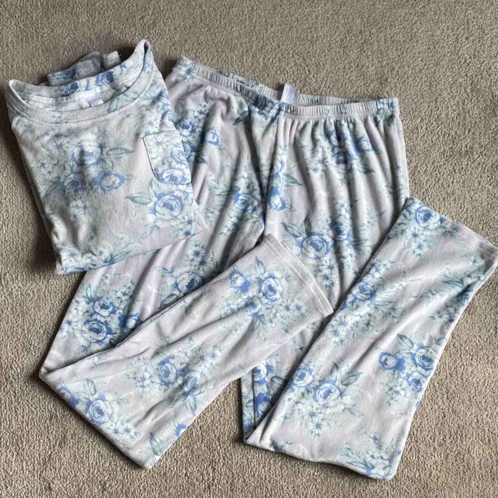 Flora Foral Fleece PJ Set - Picture 5 of 8